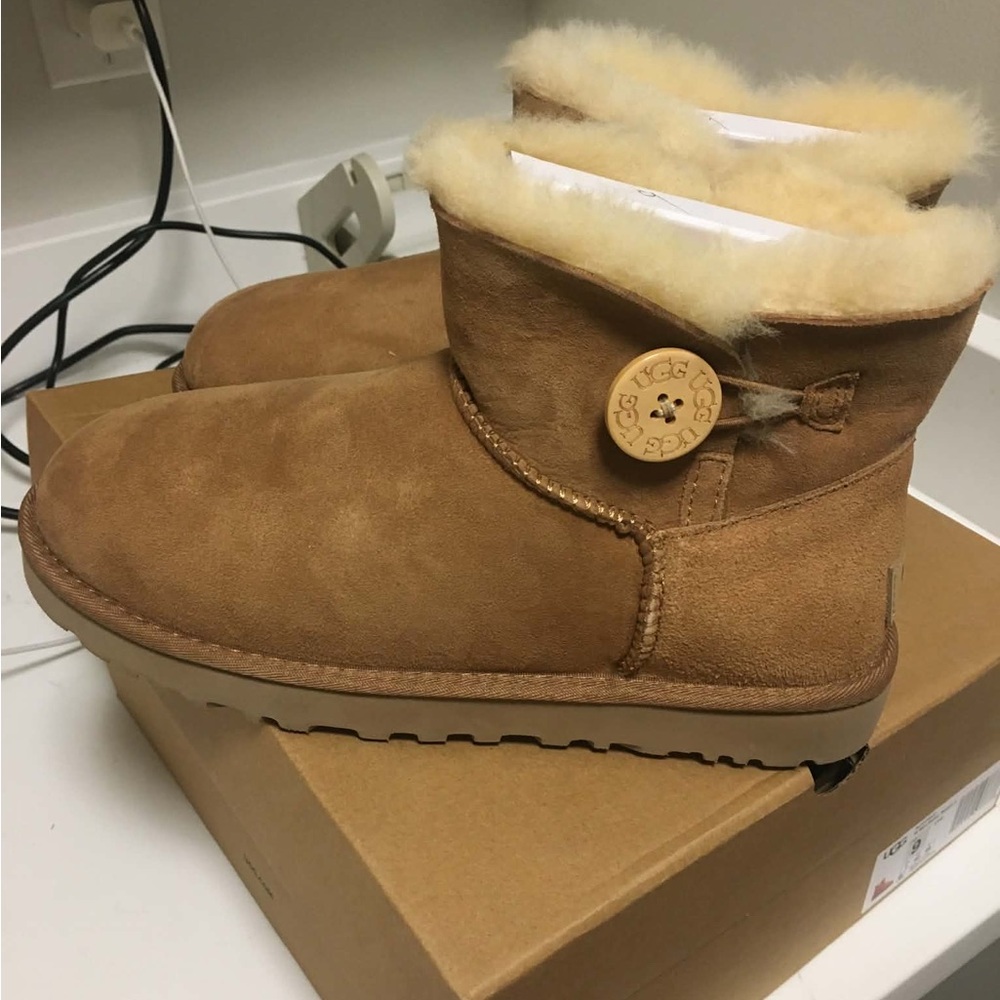 UGG Size 9 women’s button boots. Chestnut